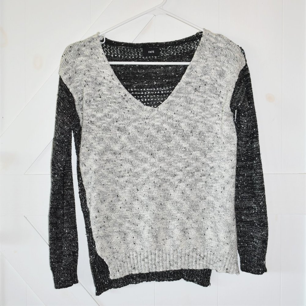 Fate Stitch Fix Milani colorblock sweater mixed knits v neck grey black size S